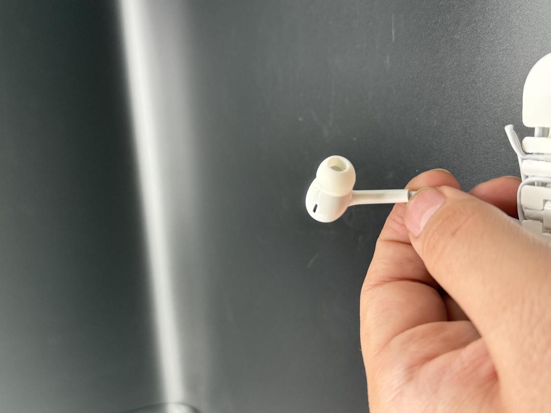 White Handsfree - Dust & Water Proof with Super Bass and Clear Voice